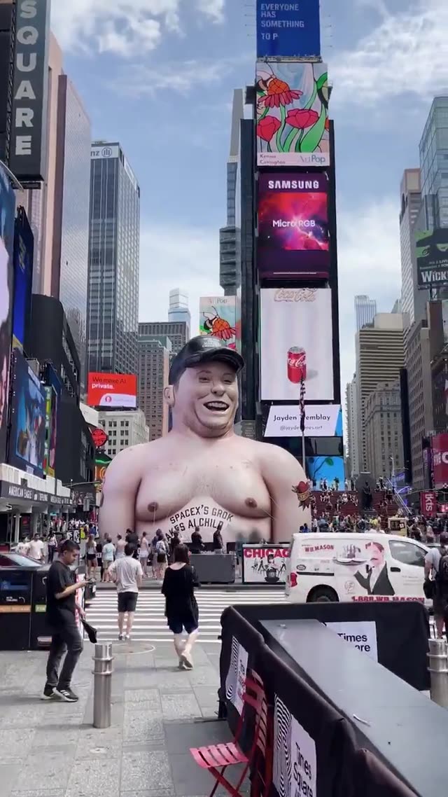 Giant inflatable of Elon Musk appears in Times Square ahead of SpaceX' video thumbnail